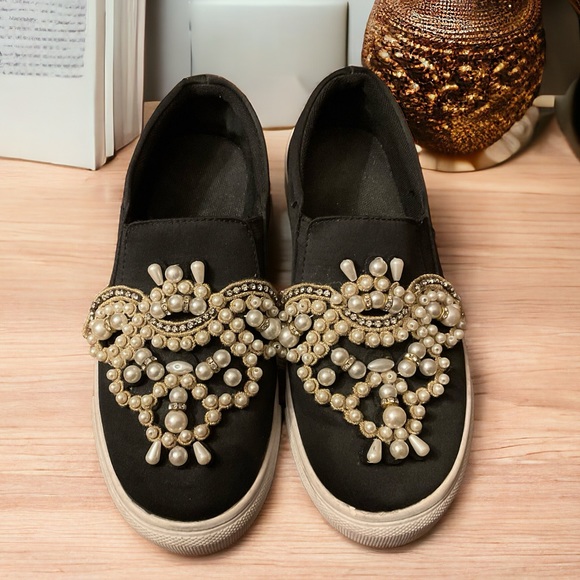 🔥Gorgeous Blingy Gold Pearl & Rhinestone Comfortable Slip On Sneakers! - Picture 3 of 11